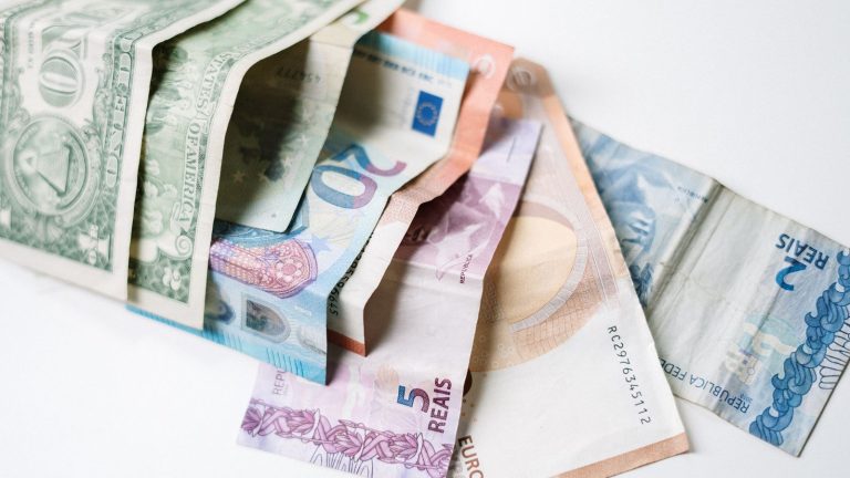 Konto walutowe z premią — kiedy ma sens